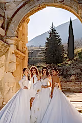 Dionysius Uzun Kollu Beş Köşe Yaka Prenses Gelinlik