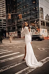 Alan Üç Boyutlu Dantel Yırtmaçlı Balık Kesim Gelinlik - Mediha Cambaz Bridal