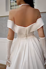 Balanche Kayık Yaka Yırtmaçlı Düz Kesim Gelinlik - Mediha Cambaz Bridal