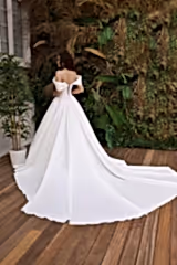 Bernice Saten Korsajlı Düşük Omuzlu A Kesim Gelinlik - Mediha Cambaz Bridal