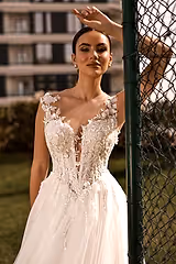 Blossom Üç Boyutlu Dantel İşlemeli A Kesim Gelinlik - Mediha Cambaz Bridal
