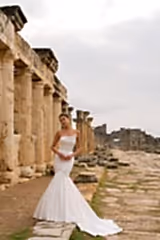 Cleopatra Asimetrik Yaka Entegre Etekli Balık Gelinlik