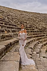 Persephone V Dekolteli Fransız Dantelli Balık Gelinlik