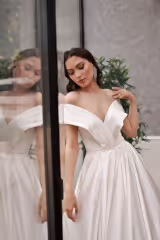 Cassandra Kayık Yaka Saten Drapeli A Kesim Gelinlik - Mediha Cambaz Bridal