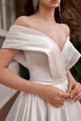 Cassandra Kayık Yaka Saten Drapeli A Kesim Gelinlik - Mediha Cambaz Bridal