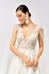 Comet Yıldız Motifli V Yaka A Kesim Gelinlik - Mediha Cambaz Bridal