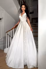 Emilia Saten V Yaka Askılı A Kesim Gelinlik - Mediha Cambaz Bridal