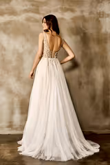 First Design V Yaka Sade A Kesim Gelinlik - Mediha Cambaz Bridal