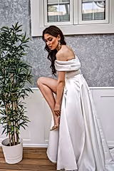 Giona Kayık Yaka Derin Yırtmaçlı A Kesim Gelinlik - Mediha Cambaz Bridal