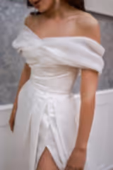 Giona Kayık Yaka Derin Yırtmaçlı A Kesim Gelinlik - Mediha Cambaz Bridal