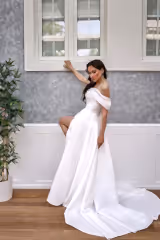 Giona Kayık Yaka Derin Yırtmaçlı A Kesim Gelinlik - Mediha Cambaz Bridal