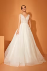 Jane Çizgisel Dantel V Yaka A Kesim Gelinlik - Mediha Cambaz Bridal