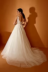 Jane Çizgisel Dantel V Yaka A Kesim Gelinlik - Mediha Cambaz Bridal