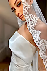 Laura Kırık Beyaz Kenar Ucu Dantelli Kısa Rahibe Duvak - Mediha Cambaz Bridal