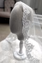 Laura Kırık Beyaz Kenar Ucu Dantelli Kısa Rahibe Duvak - Mediha Cambaz Bridal
