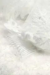 Laura Kırık Beyaz Kenar Ucu Dantelli Kısa Rahibe Duvak - Mediha Cambaz Bridal