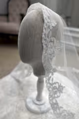 Laures Kenar Ucu Dantelli Kırık Beyaz Uzun Rahibe Duvak - Mediha Cambaz Bridal