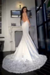 Neusa Saten Dantel V Yaka Balık Gelinlik - Mediha Cambaz Bridal