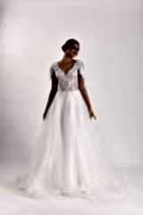 Sasha Dantel Apoletli V Yaka A Kesim Gelinlik - Mediha Cambaz Bridal