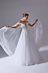 Sofi Tül Pelerinli V Yaka A Kesim Gelinlik - Mediha Cambaz Bridal