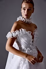 Sofi Tül Pelerinli V Yaka A Kesim Gelinlik - Mediha Cambaz Bridal