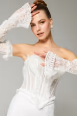 Swann Fransız Dantel Korsajlı İki Parça Balık Gelinlik - Mediha Cambaz Bridal