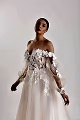 Vela Çiçek Dantel Düşük Kol A Kesim Gelinlik - Mediha Cambaz Bridal