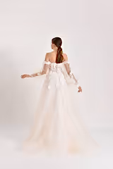 Vela Çiçek Dantel Düşük Kol A Kesim Gelinlik - Mediha Cambaz Bridal